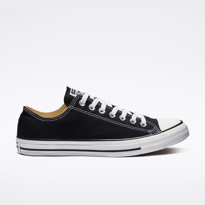 Chuck Taylor All Star Low Top in Black 